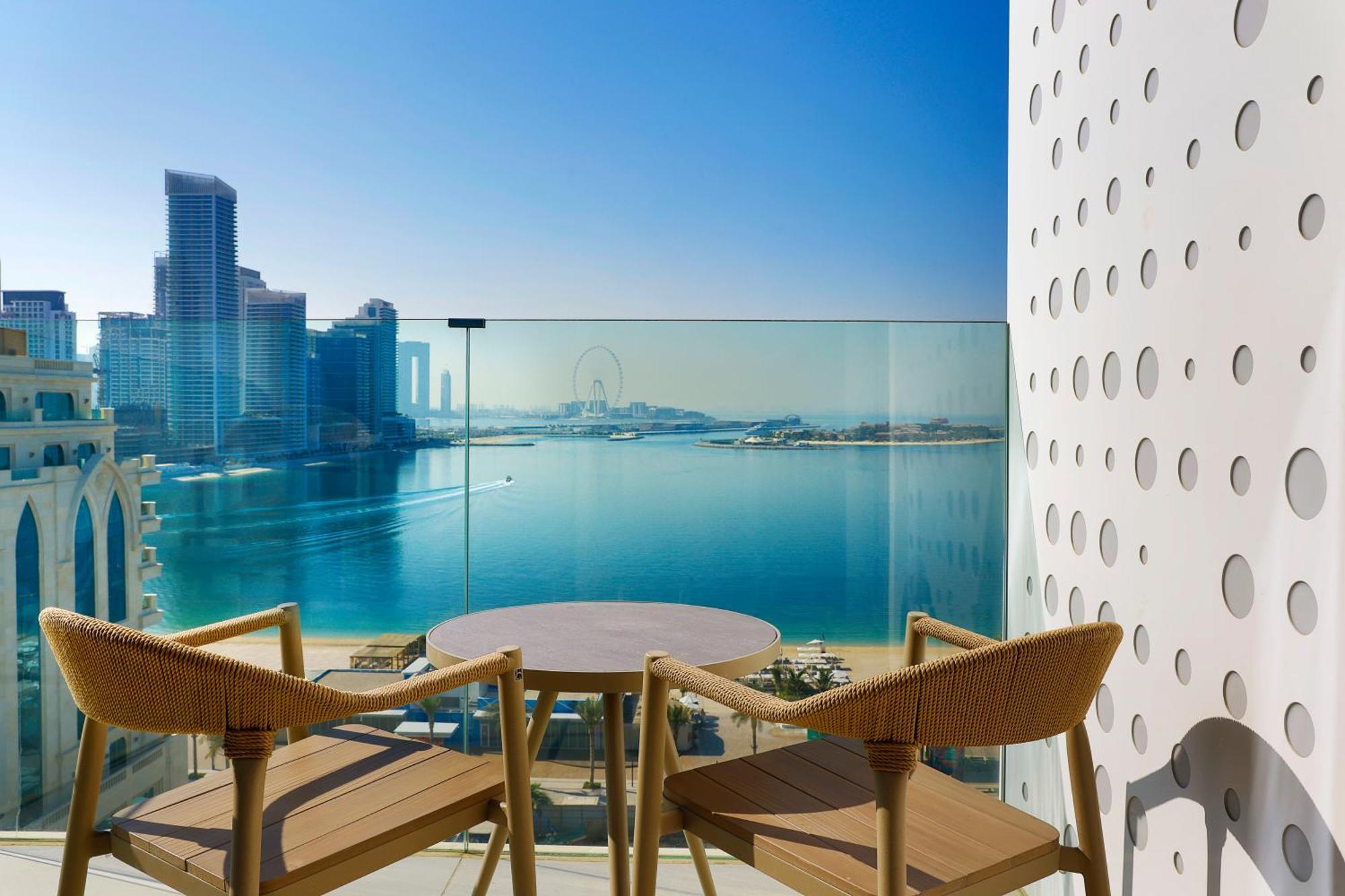 King Deluxe Room Balcony Partial Sea View