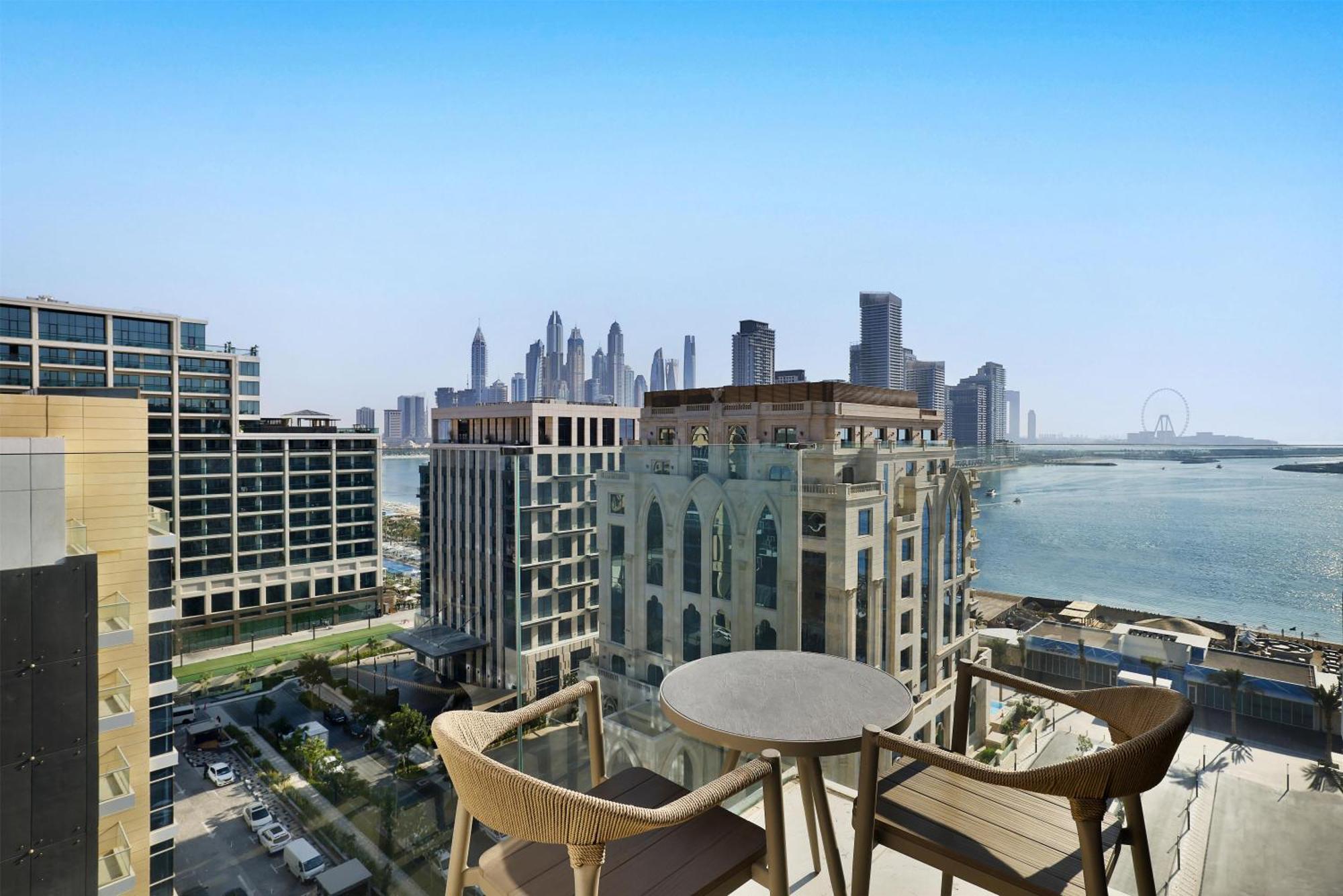 One-Bedroom King Suite Balcony City View