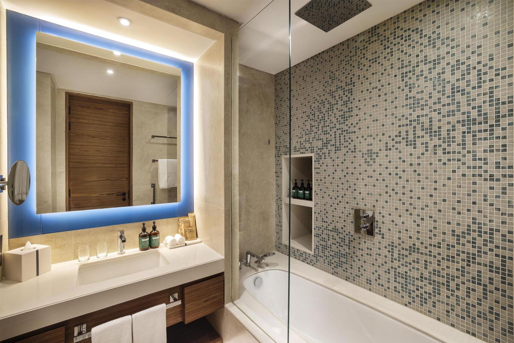 One-Bedroom King Suite Balcony City View
